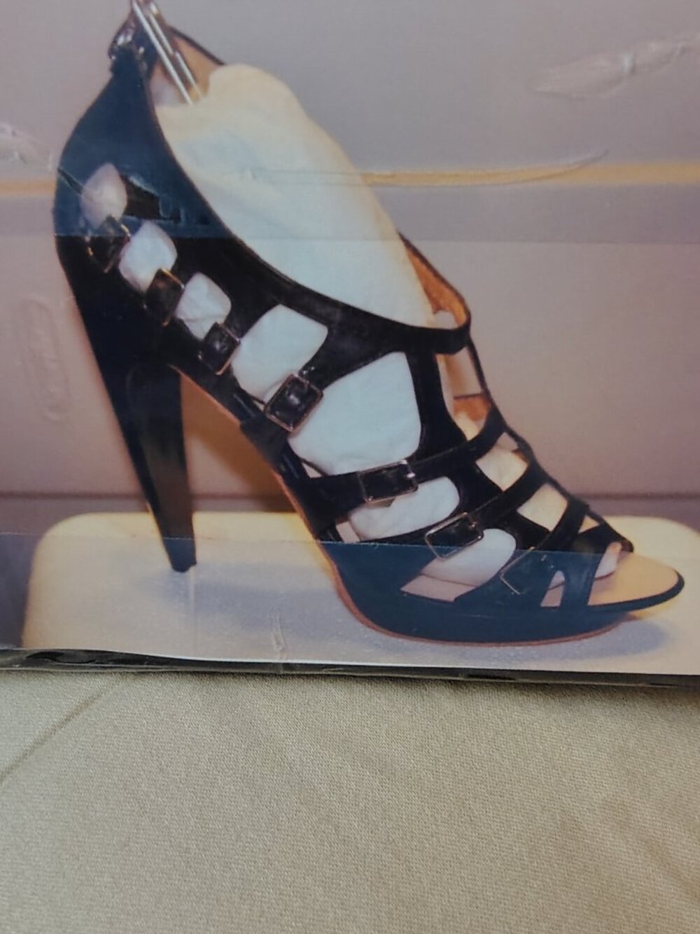 GORGEOUS WOMENS L.A.M.B BLACK STRAPPY HEELS WITH BUCKLES SIZE 8.5 M - Picture 6 of 11